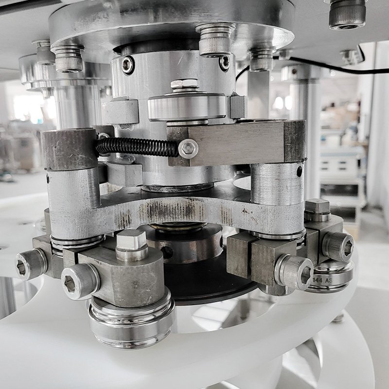 Automatic can sealing machine