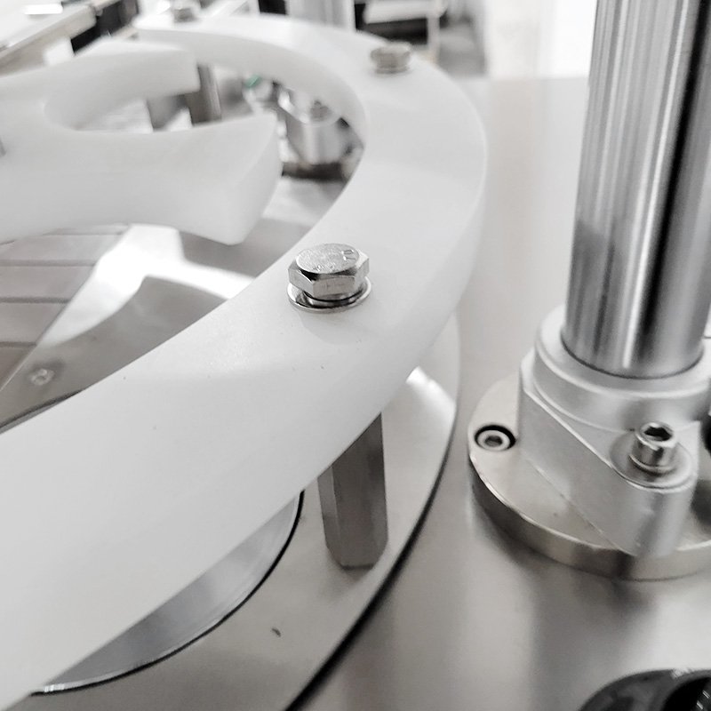 Automatic can sealing machine