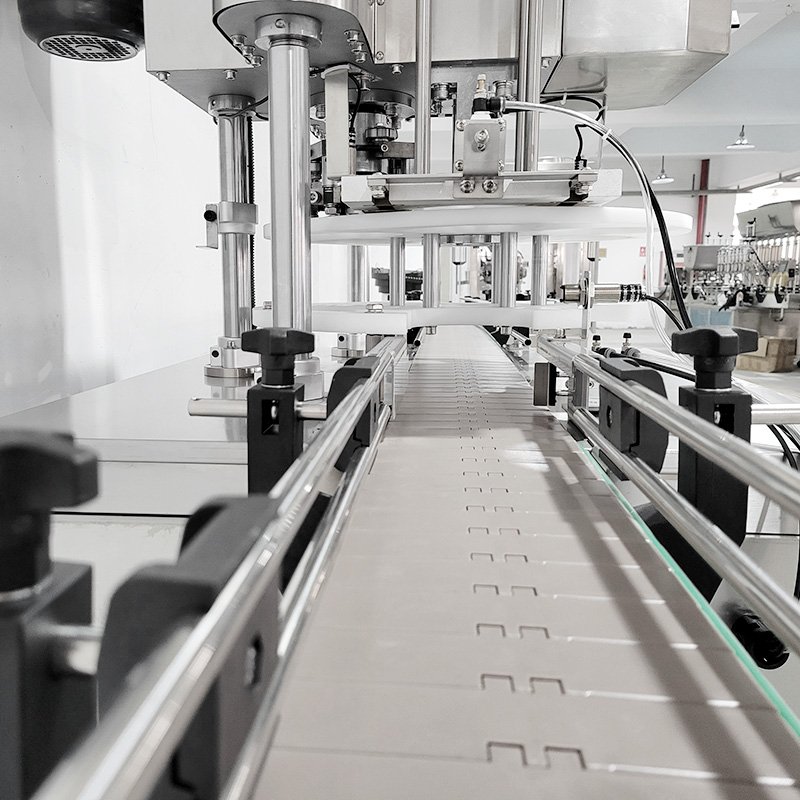 Automatic can sealing machine