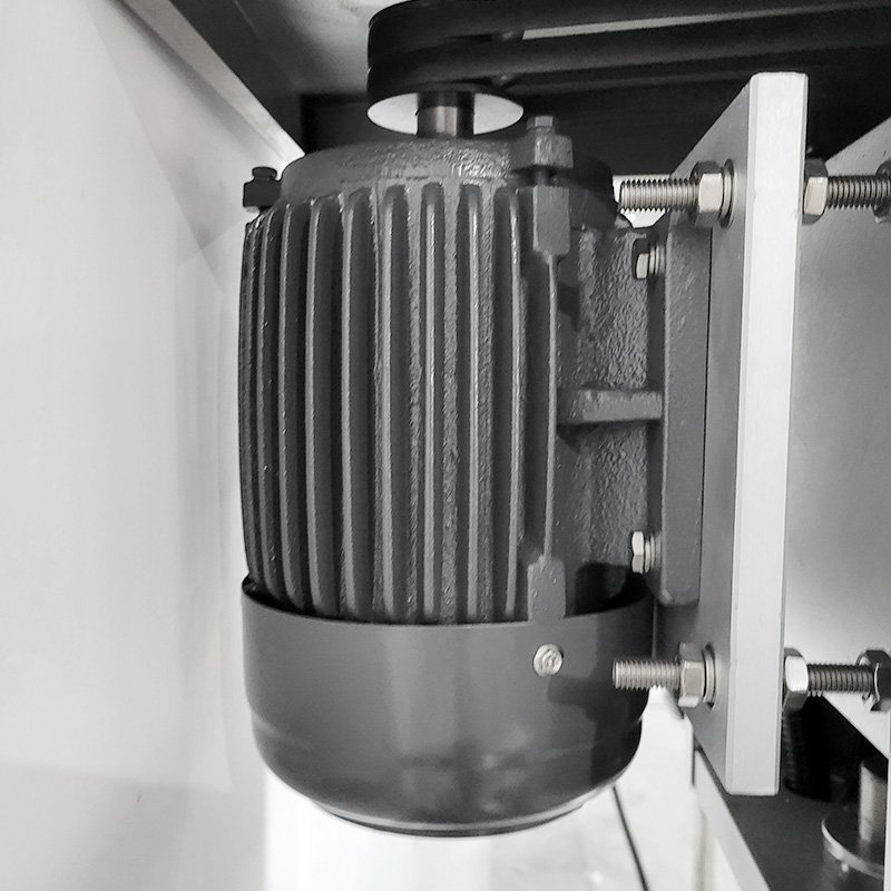 Automatic can sealing machine