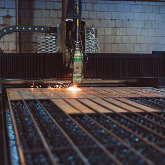 طاولات قطع الليزر CNC