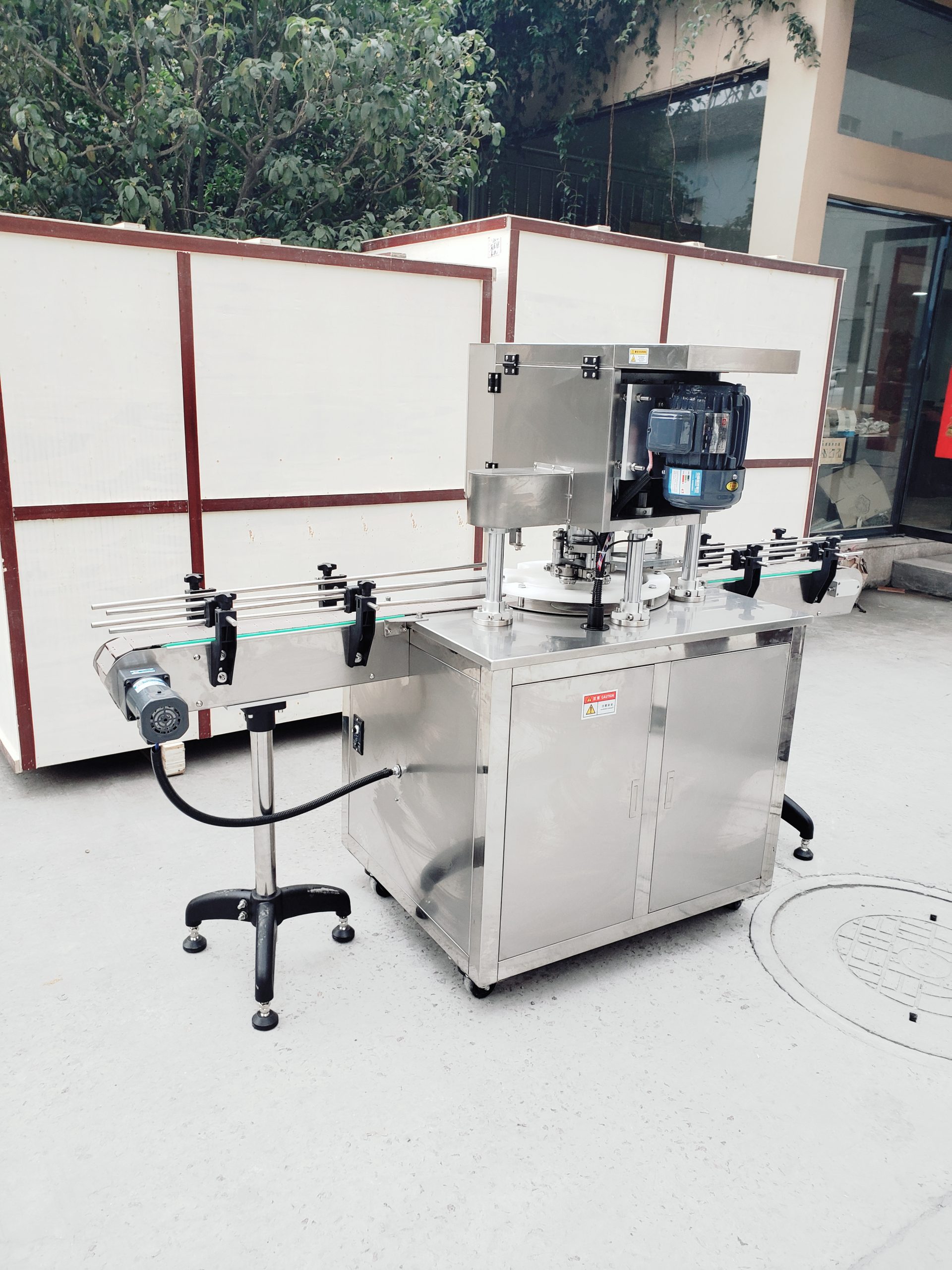 Can sealing machine